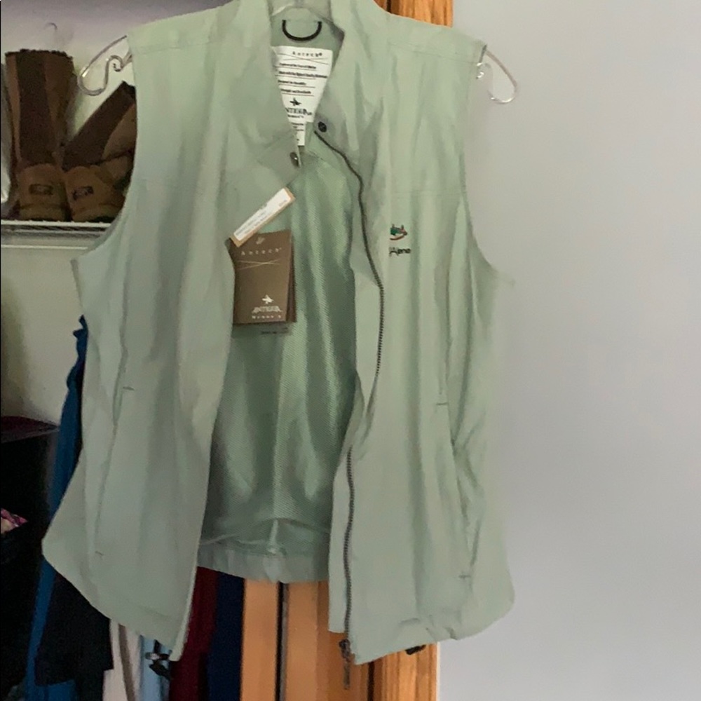 NWT zip up vest - soft green color